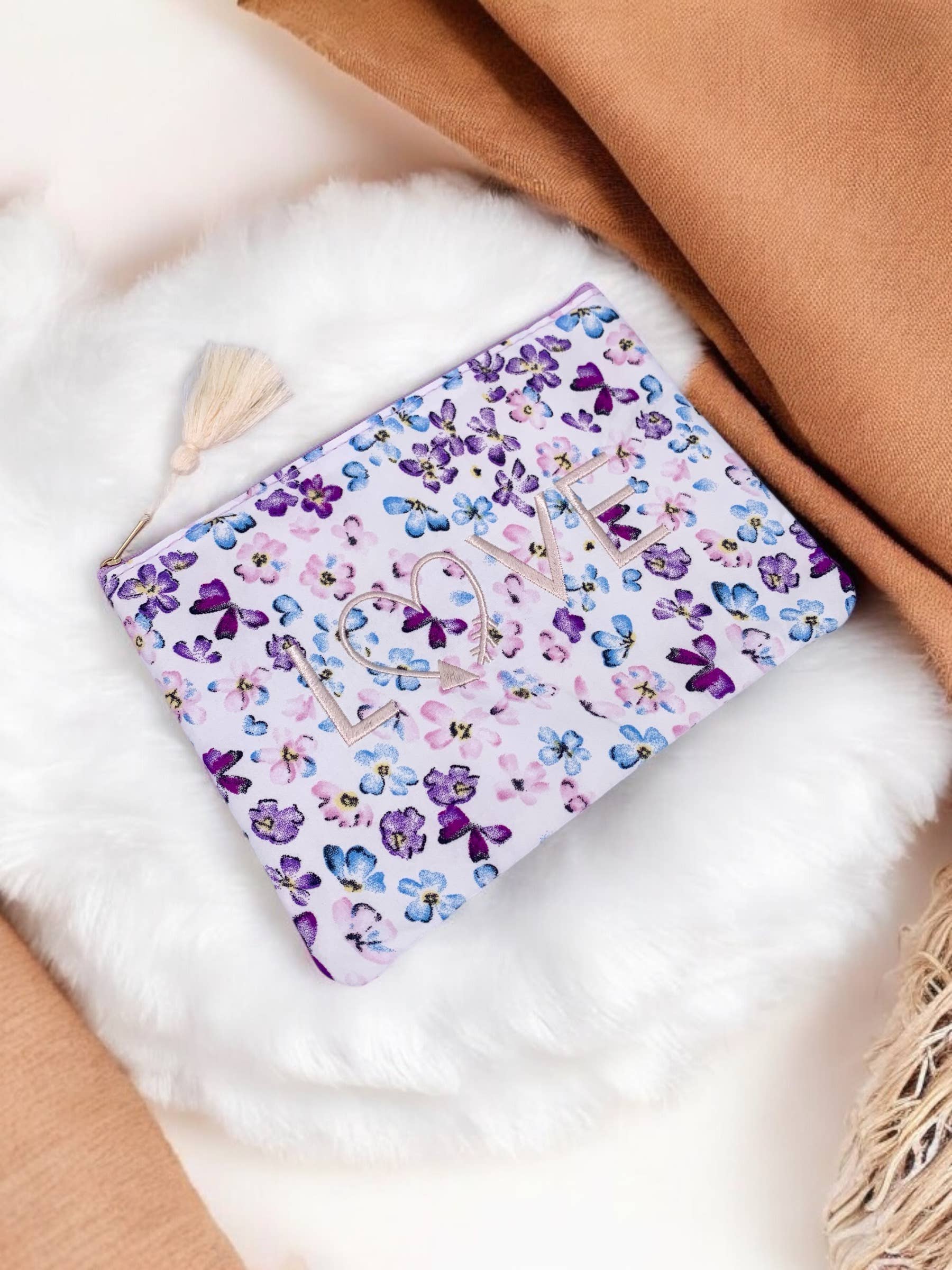 Makeup-pung med blomster og LOVE-design 20 x 15 cm