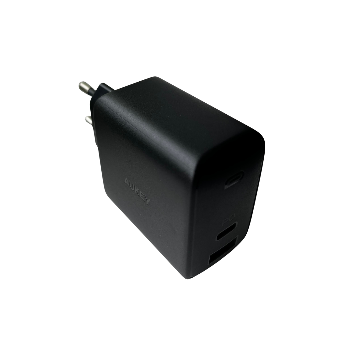 AUKEY 65W adapter
