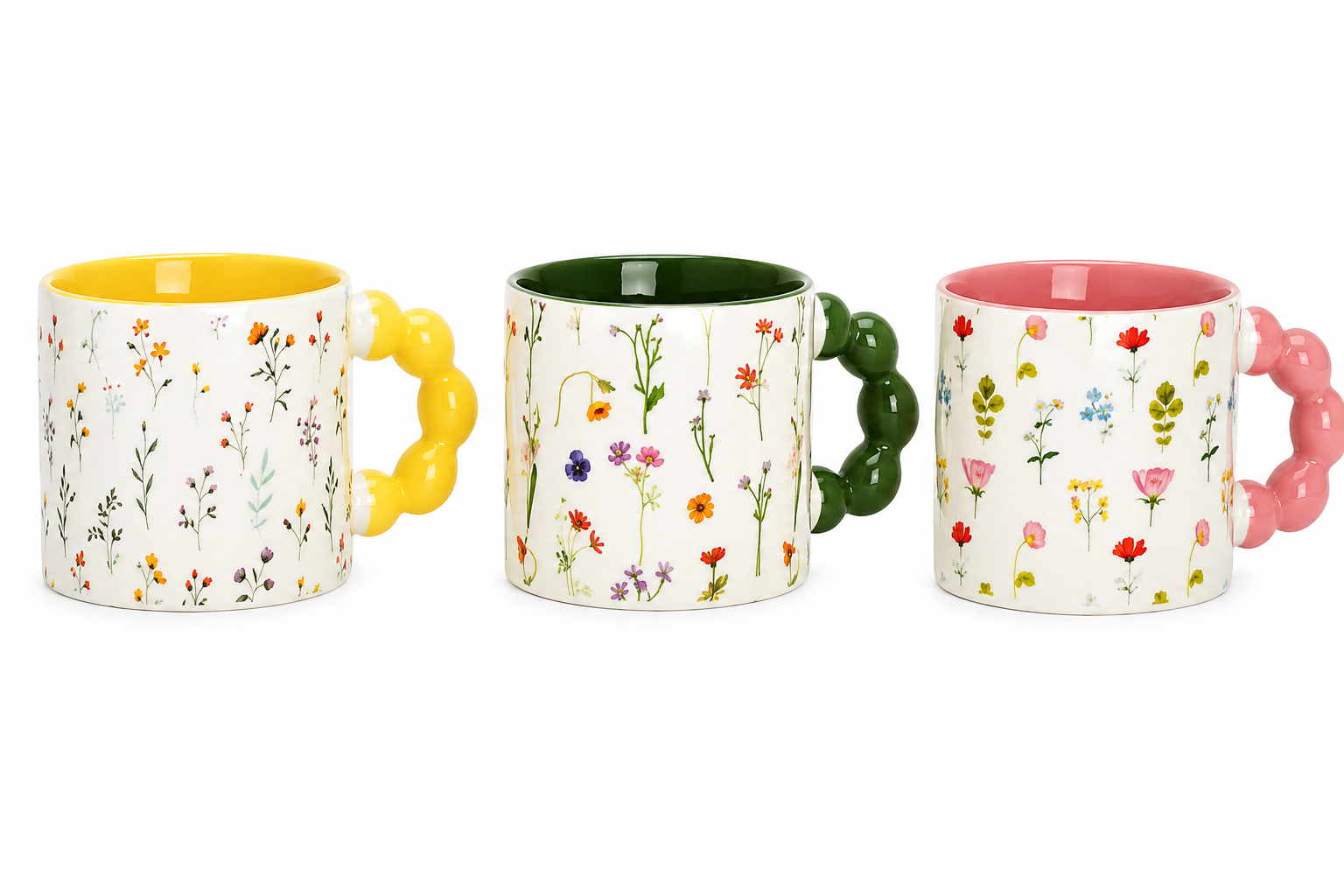 Krus med blomstermotiv og perlehåndtag af porcelæn,