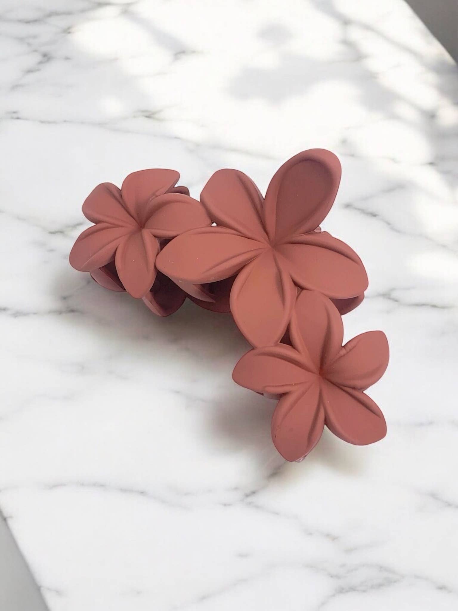 Hårklemme formet som blomst: Beige